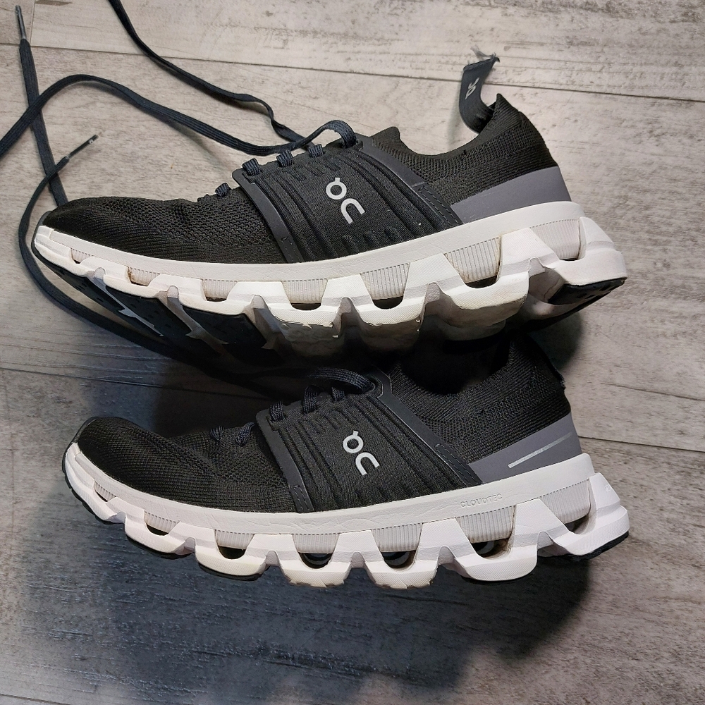On Cloud Women’s Athletic Shoes in Black and White
